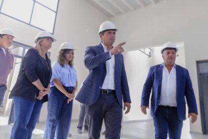 Orrego impulsa la educación en Chimbas: nueva escuela secundaria con diseño innovador.