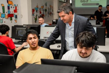 Orrego impulsa a jóvenes sanjuaninos en la Global Game Jam: ¿el futuro de los videojuegos?
