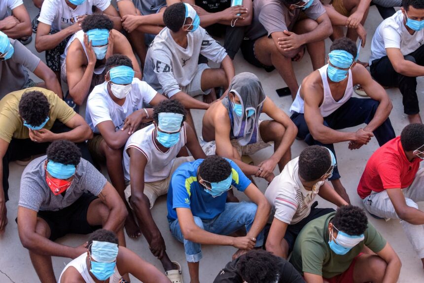 Opción 1 (Énfasis en la estafa): Sudeste Asiático: La pesadilla de la ciberestafa y el trabajo esclavo Opción 2 (Énfasis en la tortura): Engaño y horror: Tras la ciberestafa, tortura y esclavitud en Asia Opción 3 (Énfasis en los jóvenes): Jóvenes, ciberestafas y esclavitud: La nueva trampa del sudeste asiático Opción 4 (SEO + Curiosidad): Ciberestafa global: ¿Qué se esconde tras las ofertas de empleo en Asia?