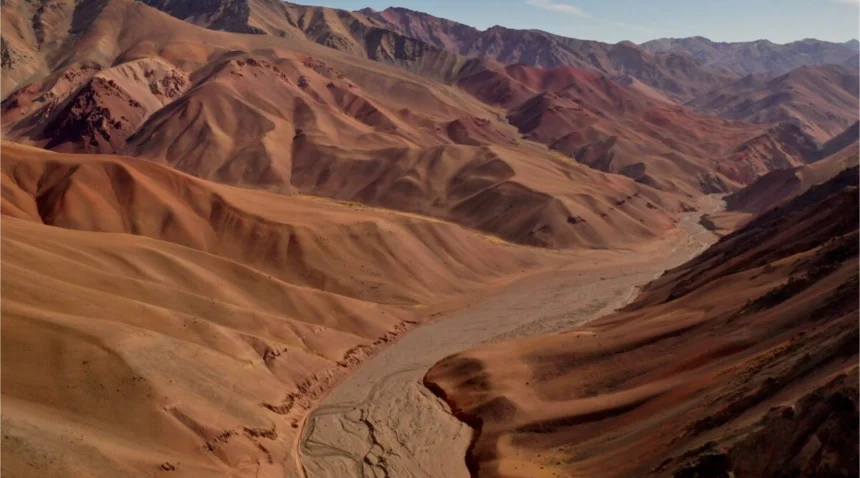 Glencore avanza en El Pachón: pide construir caminos y plataformas en Calingasta