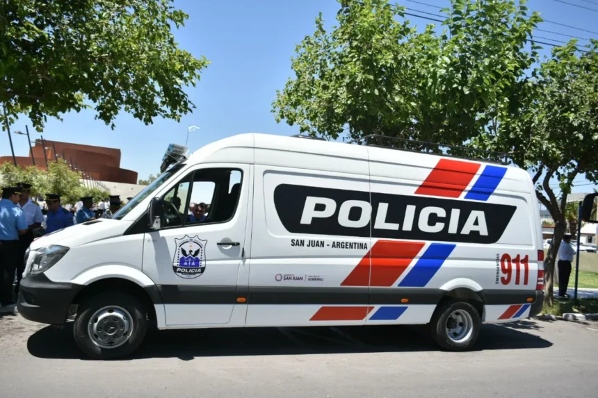 Detuvieron a dos hermanos en Rawson por agresiones y amenazas contra su madre y su padrastro