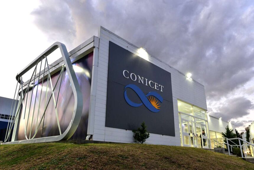 Conflicto en el CONICET: becarios e investigadores ocuparon el piso 11 del organismo