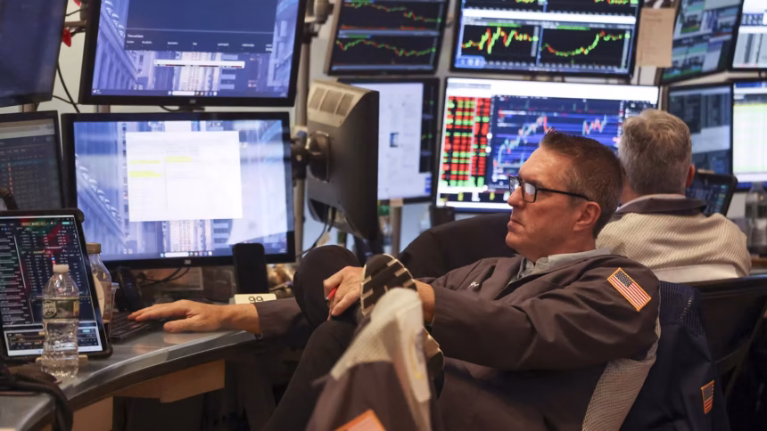 Wall Street cae, el Nasdaq pierde cerca del 2% y el índice del miedo sube más del 11%