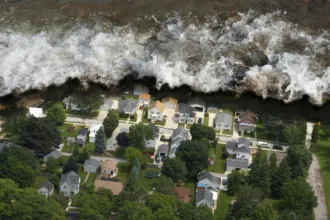 El Pacífico dejó de hacer honor a su nombre: se activó alertas de tsunami en nueve países