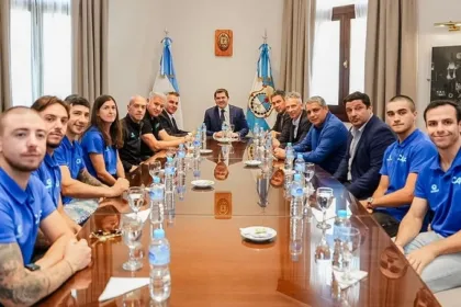 Marcelo Orrego recibió en Casa de Gobierno a integrantes de las selecciones argentinas de hockey sobre patines