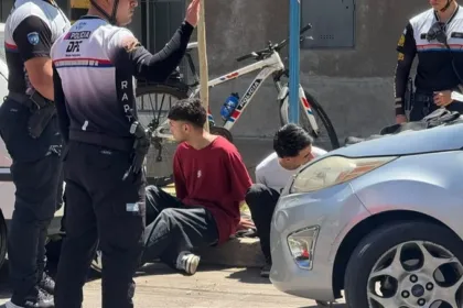 San Juan Capital Detuvieron a dos jóvenes con drogas tras una fuga en auto