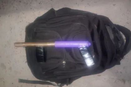 Secuestran un arma casera que llevaba un adolescente en el barrio Güemes de Rawson