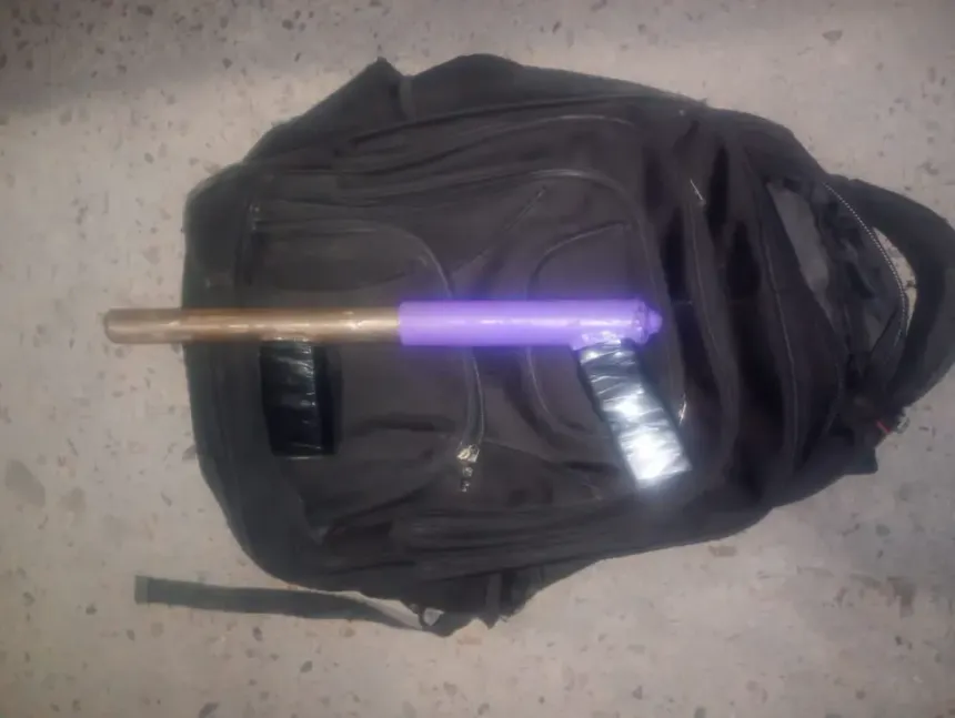 Secuestran un arma casera que llevaba un adolescente en el barrio Güemes de Rawson