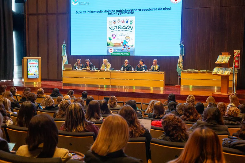 Entregaron una guía de educación alimentaria para escuelas de nivel inicial y primario en San Juan