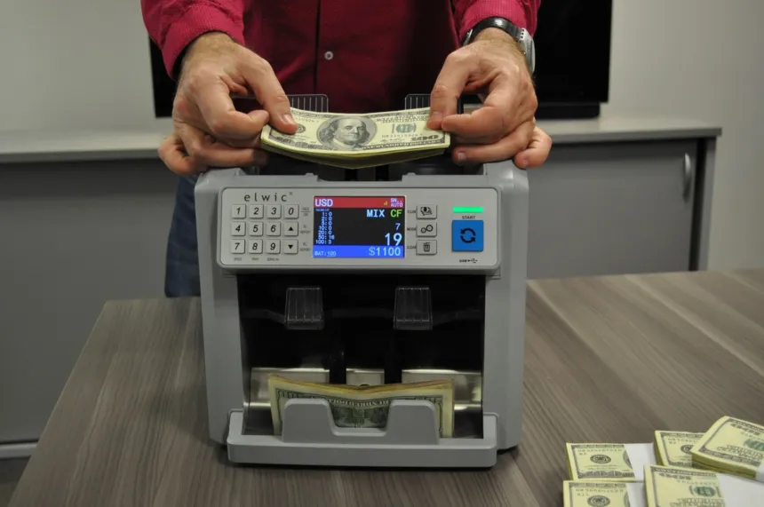 El dólar oficial sube a $1.550 en Banco Nación y el mayorista suma cinco ruedas de alzas