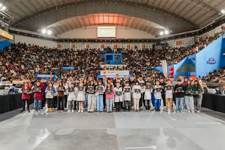 San Juan entregó 1.392 notebooks a estudiantes de Chimbas, Zonda y Ullum