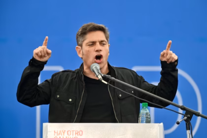 Kicillof pidió unidad opositora para sostener las PASO y cuestionó la estrategia de Milei