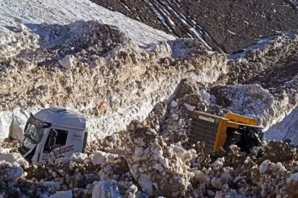 Un gigante fuera de control en la cordillera: el impactante incidente camino al proyecto Vicuña
