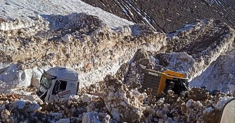 Un gigante fuera de control en la cordillera: el impactante incidente camino al proyecto Vicuña