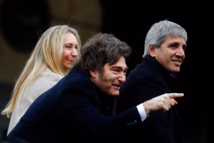 Caputo acelera el acuerdo con los gobernadores, pero LLA demora las definiciones electorales
