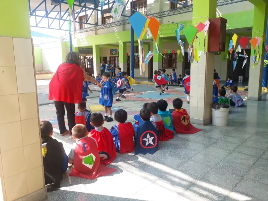 Tijeras, lápices y plasticolas: la insólita denuncia que llevó a una docente sanjuanina ante la Justicia
