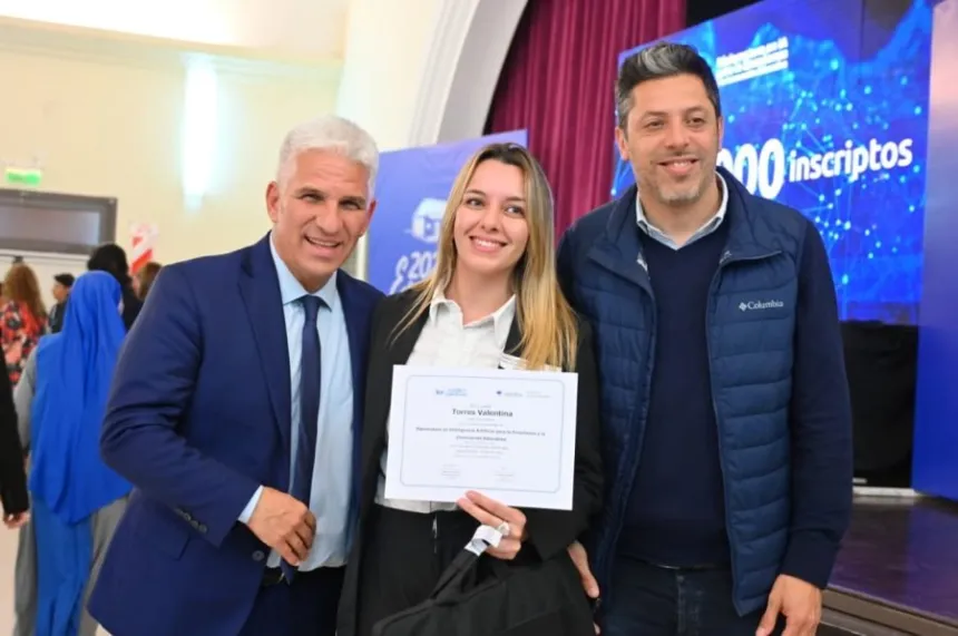 San Luis: 225 docentes recibieron certificados y computadoras tras capacitarse en inteligencia artificial