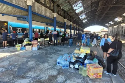 El Tren Solidario vuelve a San Juan con alimentos, voluntarios y coches históricos