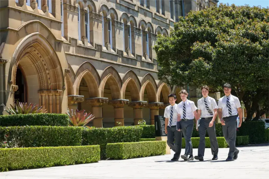 Australia: una profesora de 32 años fue acusada de abusar de un alumno menor de 16 años