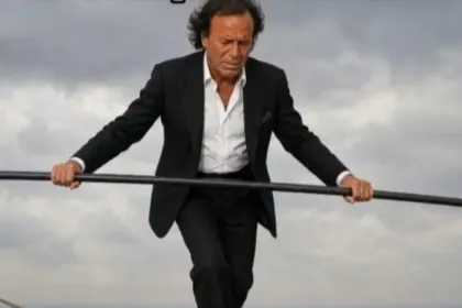 Julio Iglesias podría ser investigado en España por presunta agresión sexual a dos exempleadas