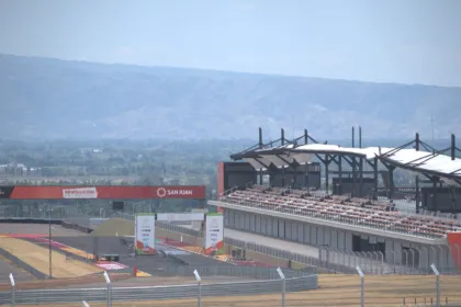 El circuito San Juan Villicum, con la pista y las tribunas vacías.