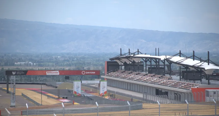 El circuito San Juan Villicum, con la pista y las tribunas vacías.
