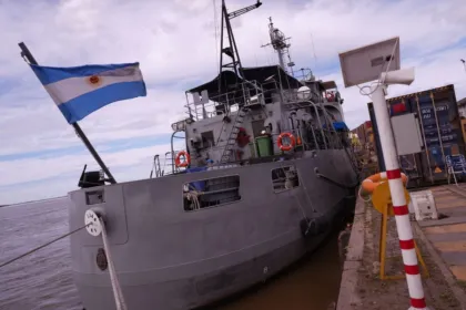 Apoyo naval para enfrentar a El Niño: la Armada despliega dos buques en Corrientes ante las crecidas