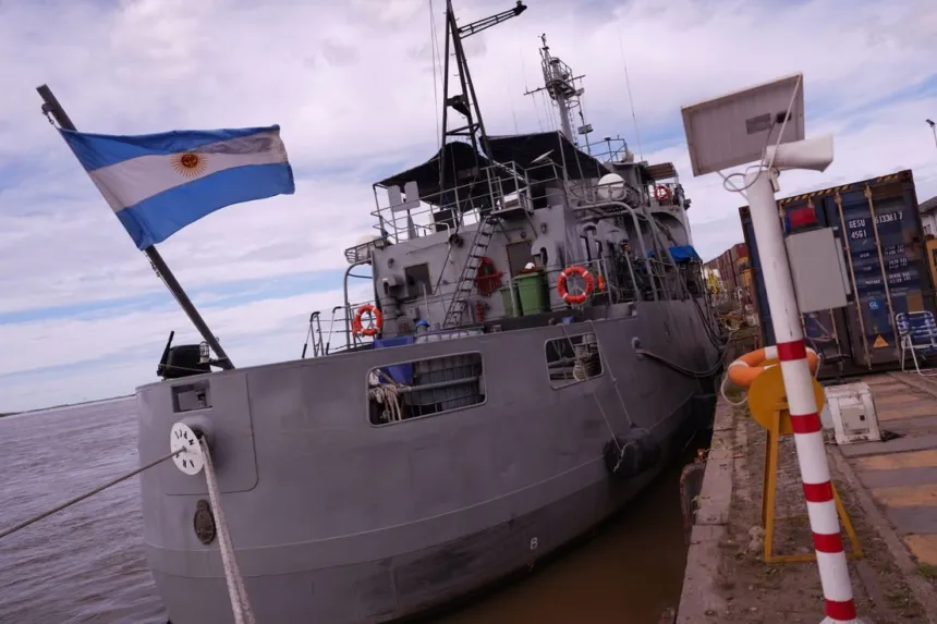 Apoyo naval para enfrentar a El Niño: la Armada despliega dos buques en Corrientes ante las crecidas