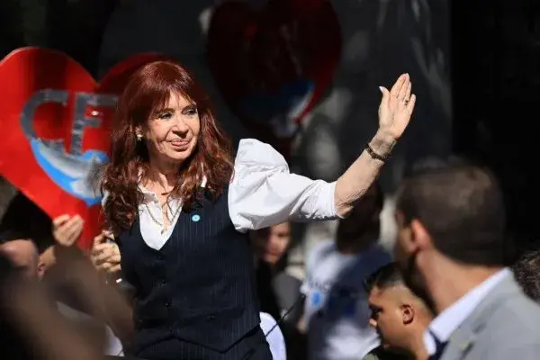 Casación revisa si unifica los juicios por Hotesur y Los Sauces contra los Kirchner