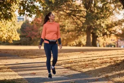 ¿Caminar reemplaza al gimnasio? Una especialista revela cuánto tiempo y a qué ritmo hacerlo