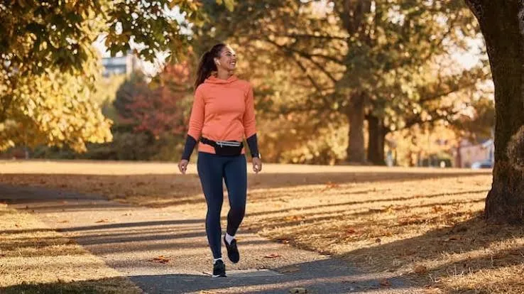 ¿Caminar reemplaza al gimnasio? Una especialista revela cuánto tiempo y a qué ritmo hacerlo