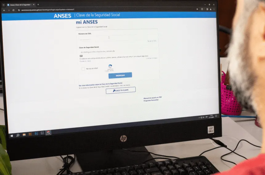 Pantalla de mi ANSES con los campos para ingresar el CUIL y la Clave de la Seguridad Social.
