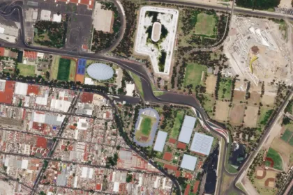 Vista aérea del trazado del Autódromo Hermanos Rodríguez entre las calles de Ciudad de México