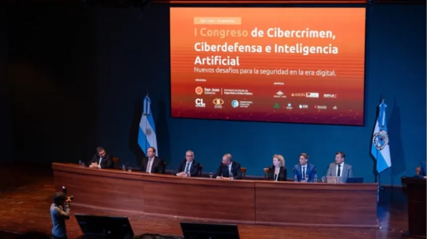 Especialistas participan en un congreso sobre cibercrimen, ciberdefensa e inteligencia artificial.