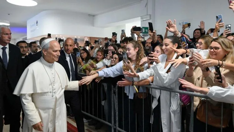 Último momento en el Vaticano: León XIV fue operado con éxito
