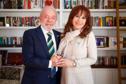 “Lula tuvo su 17 de Octubre”: Cristina Kirchner celebró el triunfo en Brasil y Santiago Caputo reaccionó