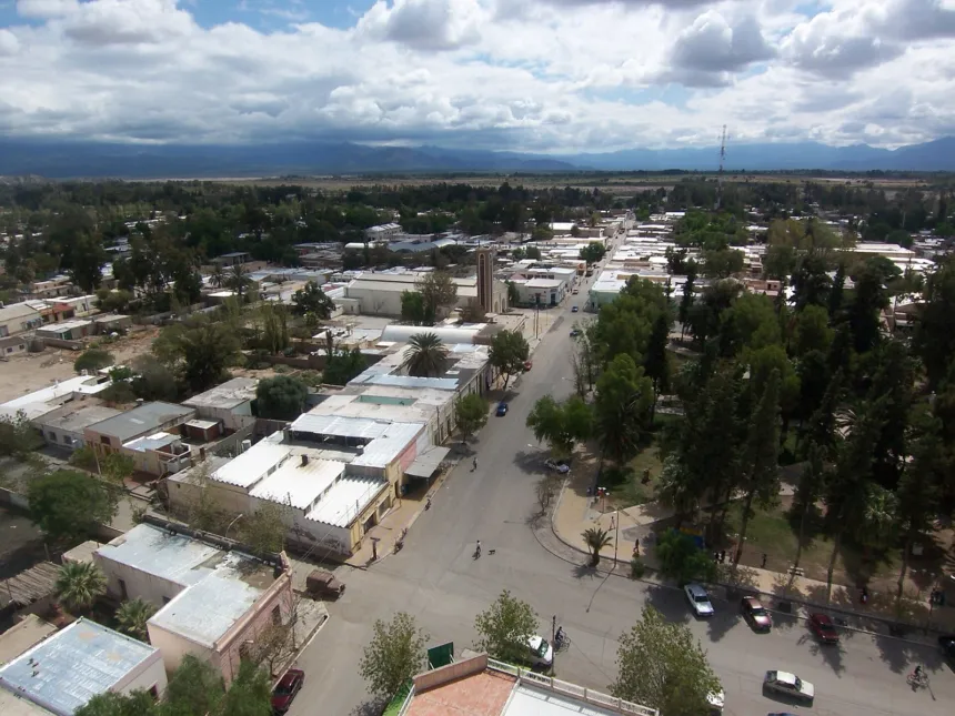 Vista aérea de San José de Jáchal, con sus calles y edificios.
