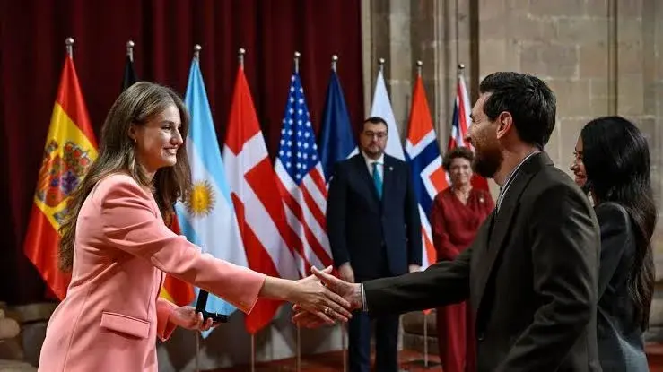 Messi recibió el Princesa de Asturias de los Deportes en Oviedo por su trayectoria