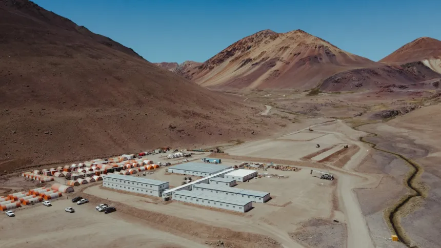 Campamento del proyecto de cobre Los Azules, en la cordillera de Calingasta.