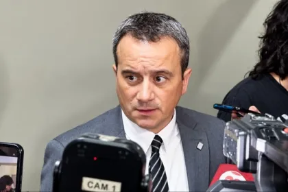 Sebastian Gomez, fiscal.