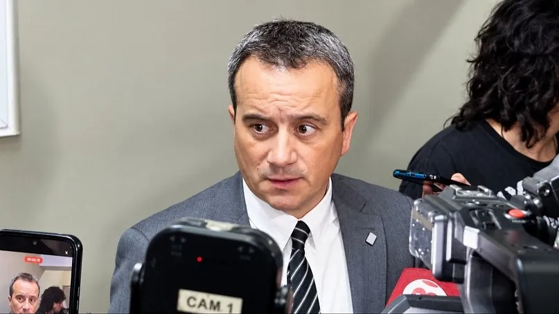 Sebastian Gomez, fiscal.