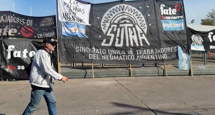 Ordenan a Fate pagar $1.200 millones en salarios adeudados a 200 trabajadores