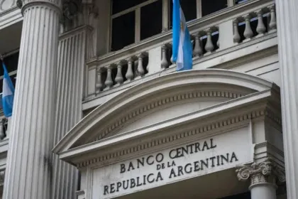 Prevén más inflación, caída del PBI y aumento del desempleo