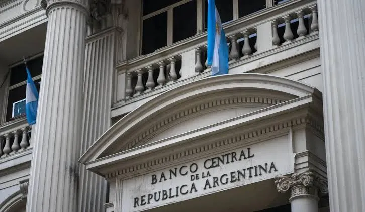 Prevén más inflación, caída del PBI y aumento del desempleo