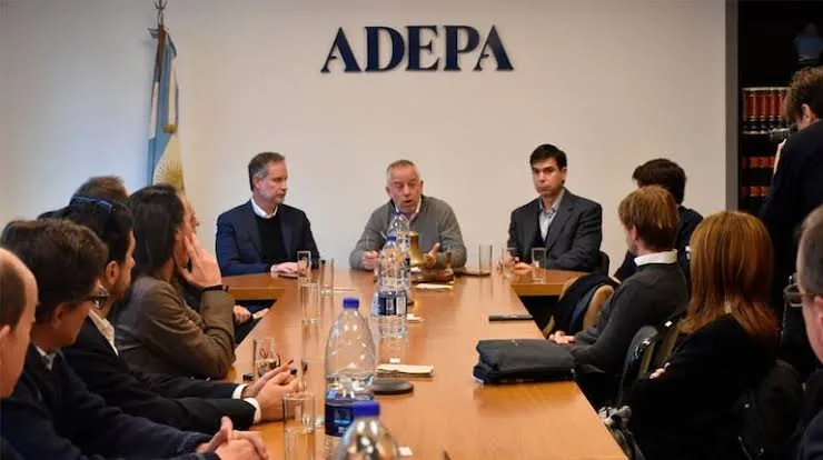 ADEPA repudió los dichos de Milei y lanzó una advertencia sobre el respeto a la libertad de prensa