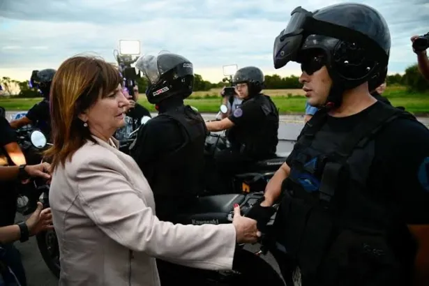 Bullrich dejó abierta la puerta a la Presidencia y lanzó una fuerte advertencia sobre la economía de Milei