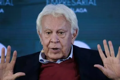 Fuertes declaraciones contra Milei en España: lo llamaron “tarado” y Ayuso salió a defenderlo
