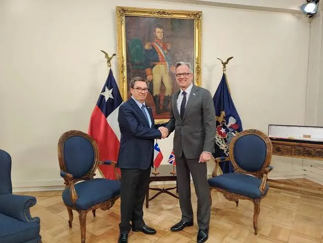 Ingleses en Chile: la visita del embajador británico que encendió alertas por Malvinas
