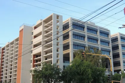 El Centro Cívico de San Juan, visto desde la calle.