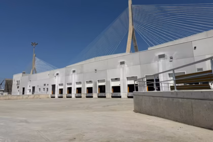 Una empresa argentina invirtió 35 millones de euros y abrió una terminal refrigerada en España para impulsar las exportaciones